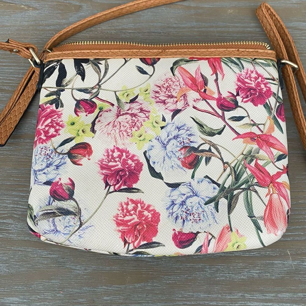 Aldo Floral Crossbody Bag Buckle Detail - Picture 5 of 9